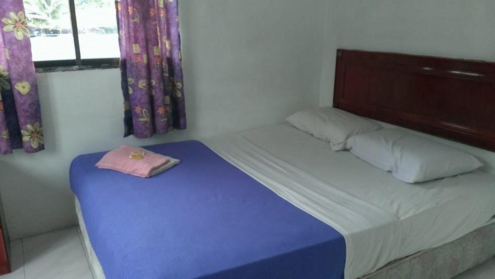 Suria Beach Resort Pekan Pangkor Ngoại thất bức ảnh